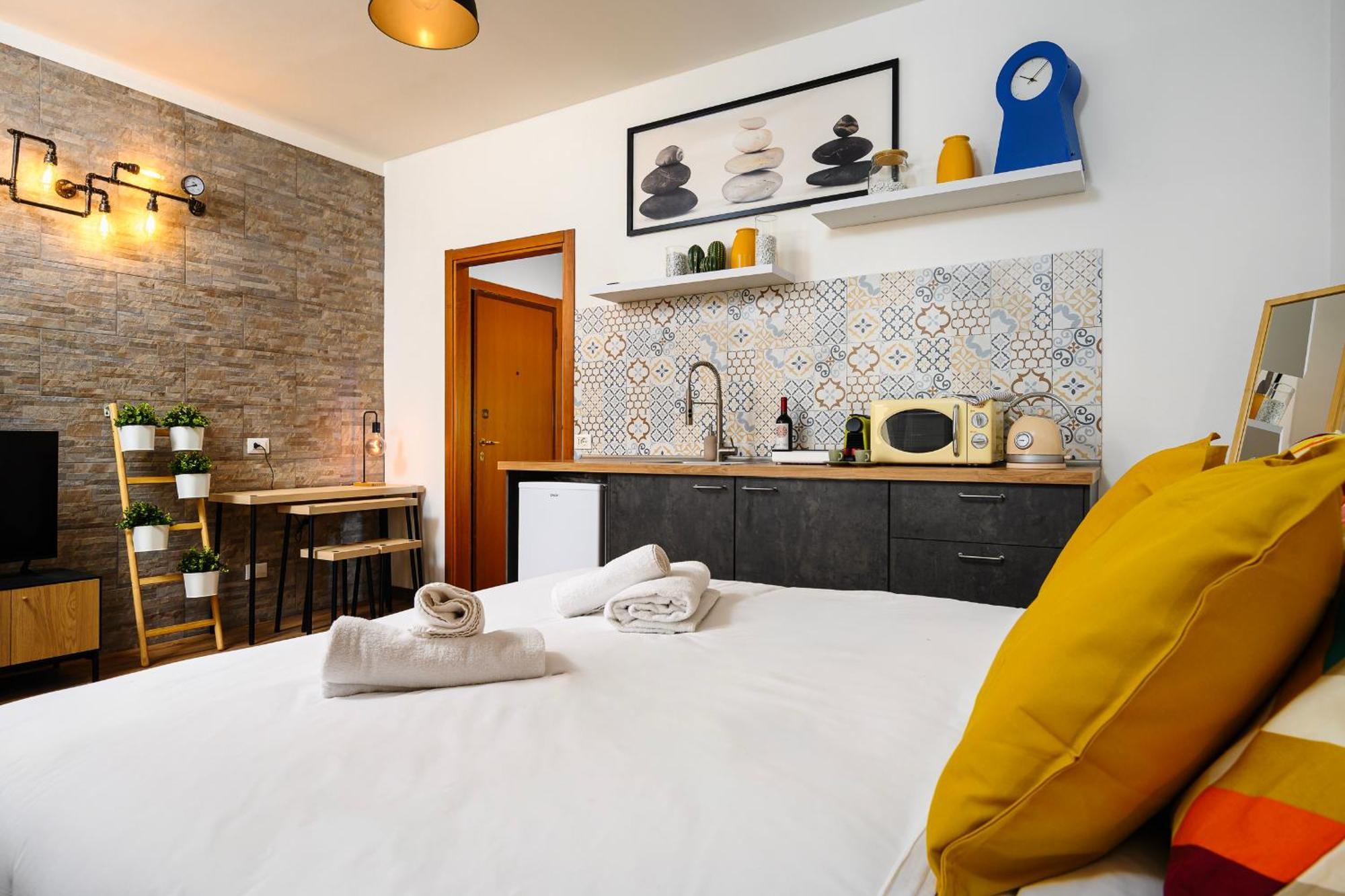 Insubria 8-6 - Monolocale Cool Apartment